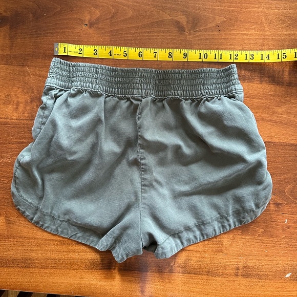 TNA Olive green pull on shorts size S - Picture 2 of 4